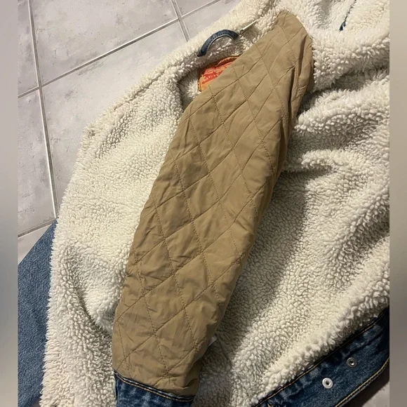 Levi’s Sherpa Trucker Distressed Wash Denim Jacket M - Picture 12 of 16